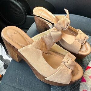 Suede knot and wooden platform sandals